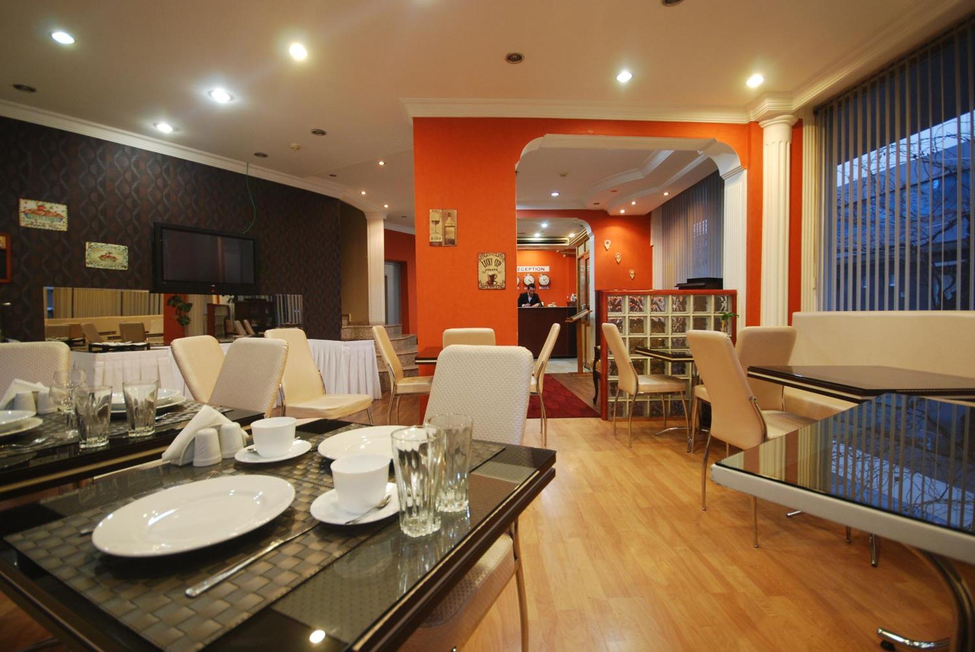 Mini hotel Izmir Restaurant photo
